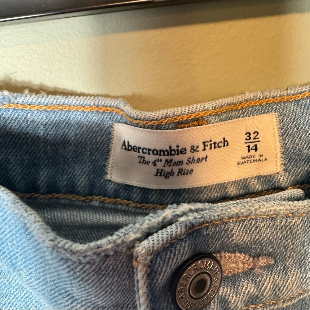 Abercrombie & Fitch NWT Women’s 4” Mom Shorts High Rise Curve Love Size 32/14‎ - Picture 4 of 7